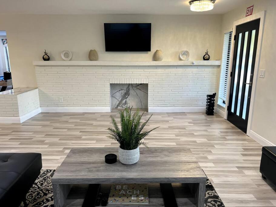 Villa Modern Tropical Oasis With Arcade, Hottub & Minigolf Hollywood Exterior foto